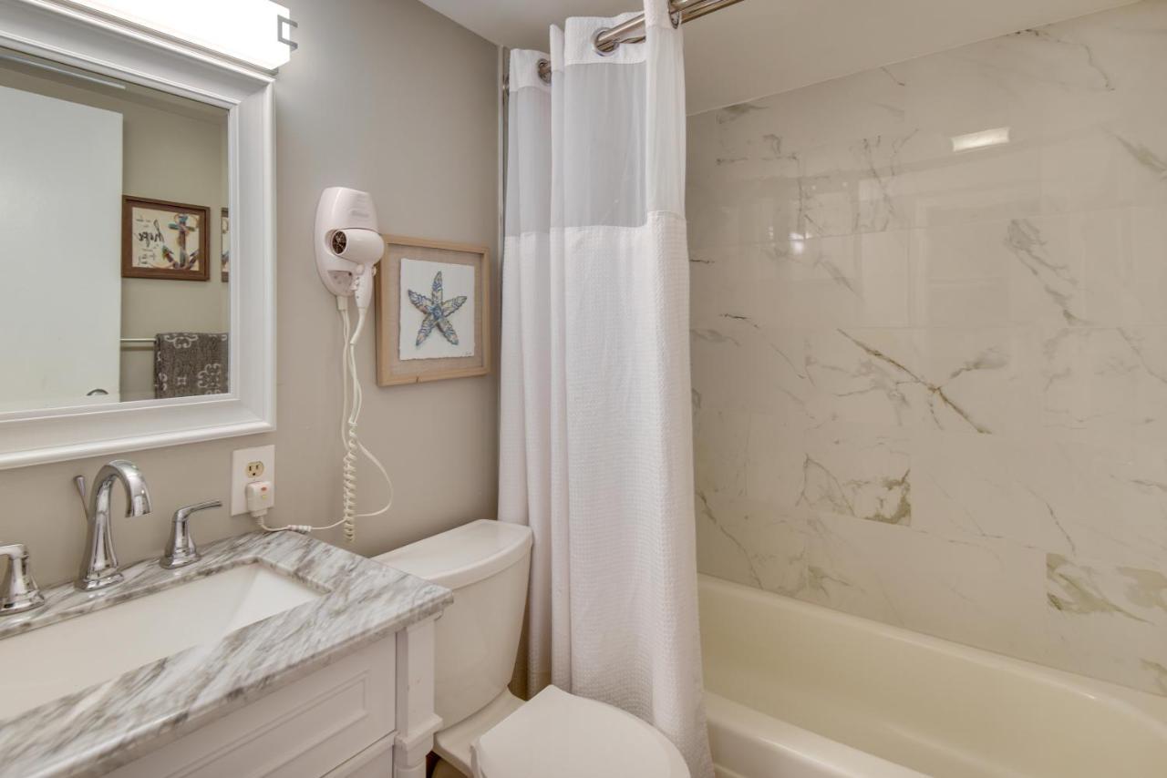 Inviting Virginia Beach Condo With Community Pool エクステリア 写真
